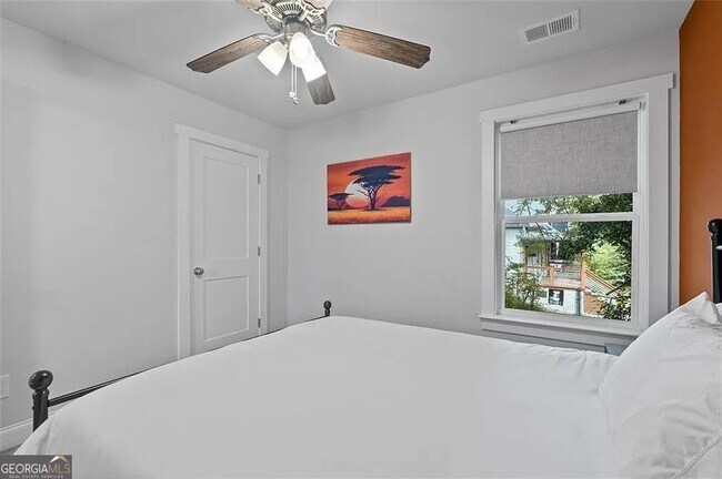 Building Photo - 813 Coleman St SW