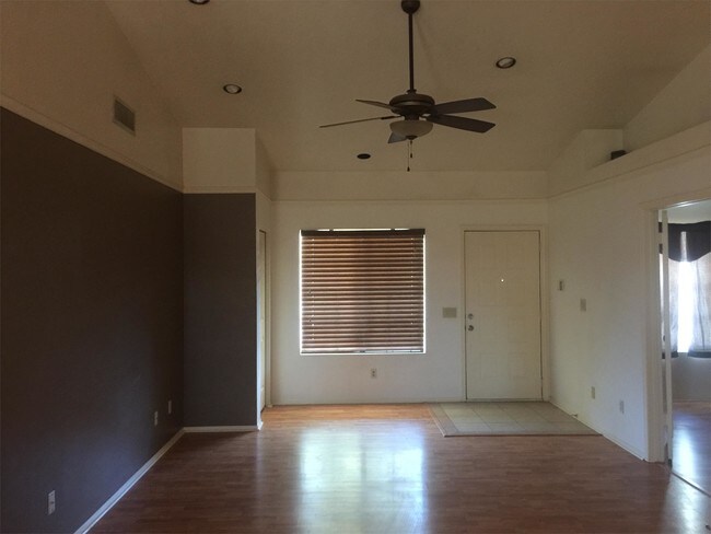 Building Photo - 465 E Providence Dr