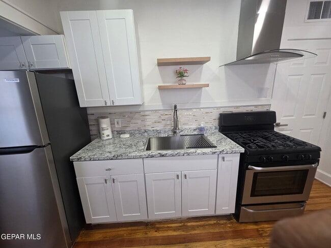 Building Photo - 4002 Pershing Dr