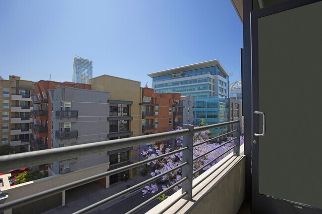 Building Photo - Spacious 2 Bedroom 2 Bathroom at M2i in Do...