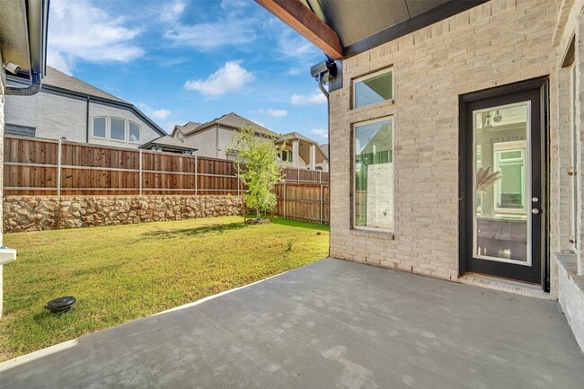 Building Photo - 3520 Helios Ln