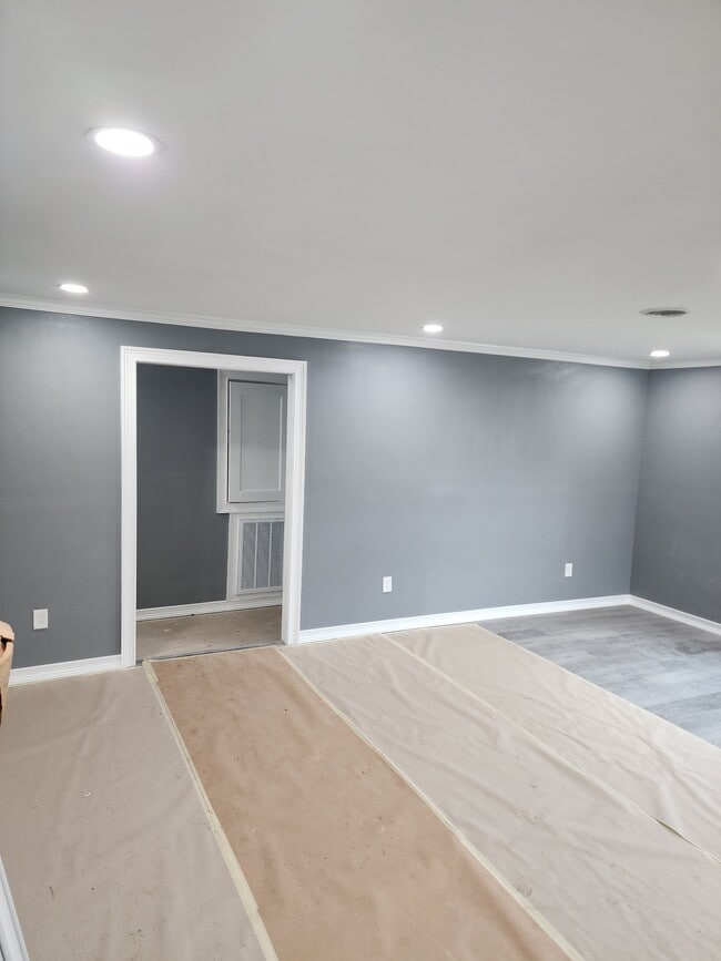 Building Photo - 1030 Clairmont Dr