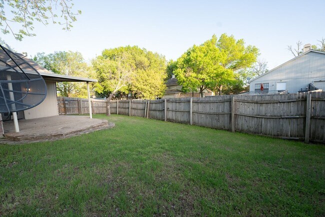 Building Photo - Cedar Hill Home in a great Neighborhood!