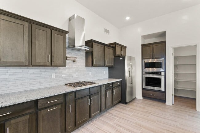 Building Photo - 905 Ada Ln