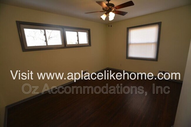 Building Photo - 4340 W 51st St