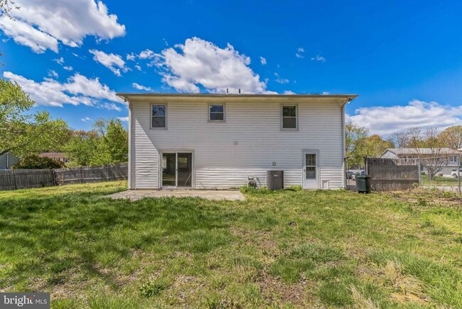 Building Photo - 14 Greystone Cir