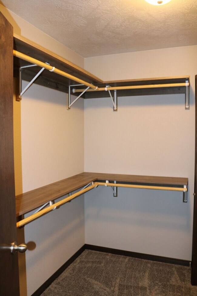 Building Photo - Must-See Townhome Built in 2019!