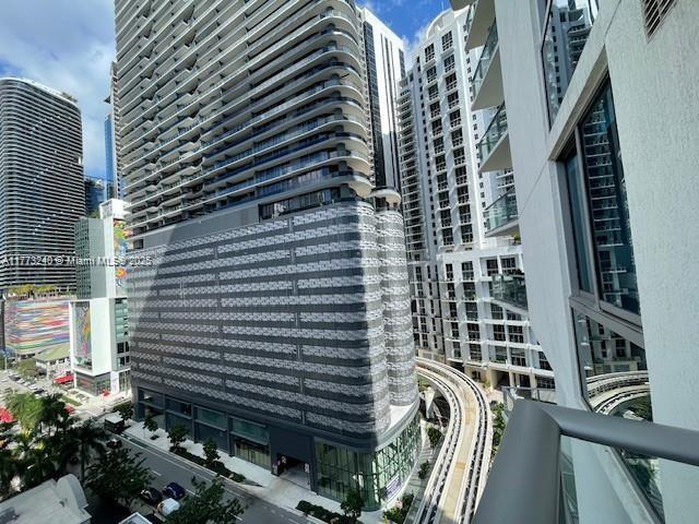 Building Photo - 1100S S Miami Ave