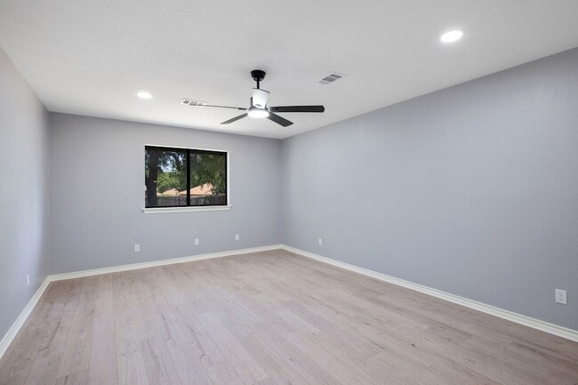 Building Photo - 3808 Yellowstone Pl