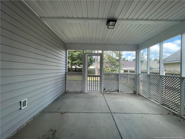 Building Photo - 5234 Woodpecker Dr