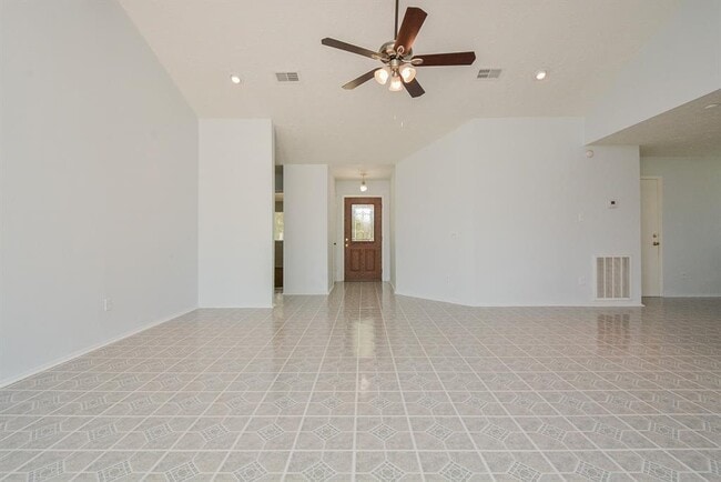 Building Photo - 15702 Timber Rock Dr