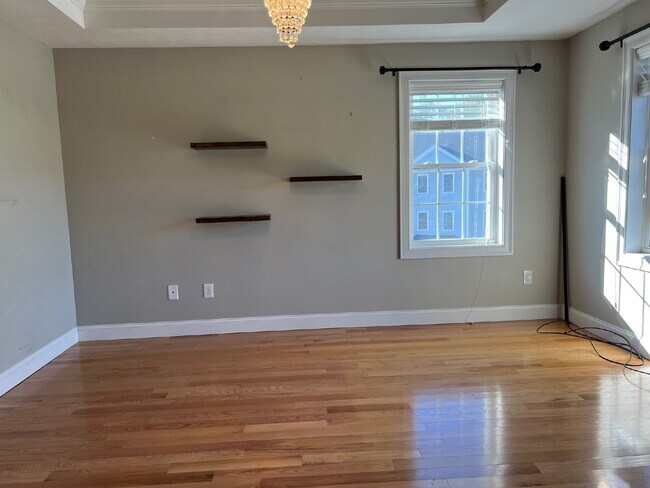Building Photo - Gorgeous and newly renovated townhouse-sty...