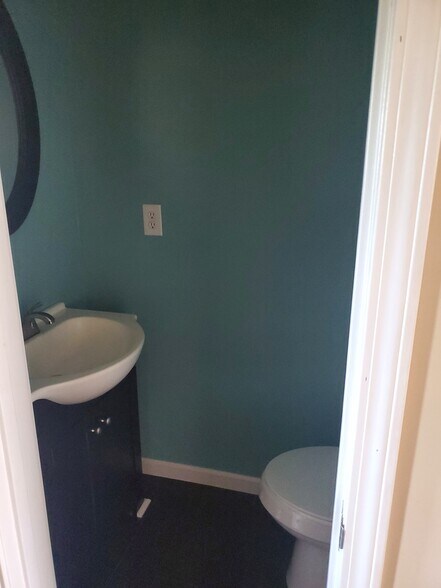 1/2 Bathroom - 150 Davis Ln