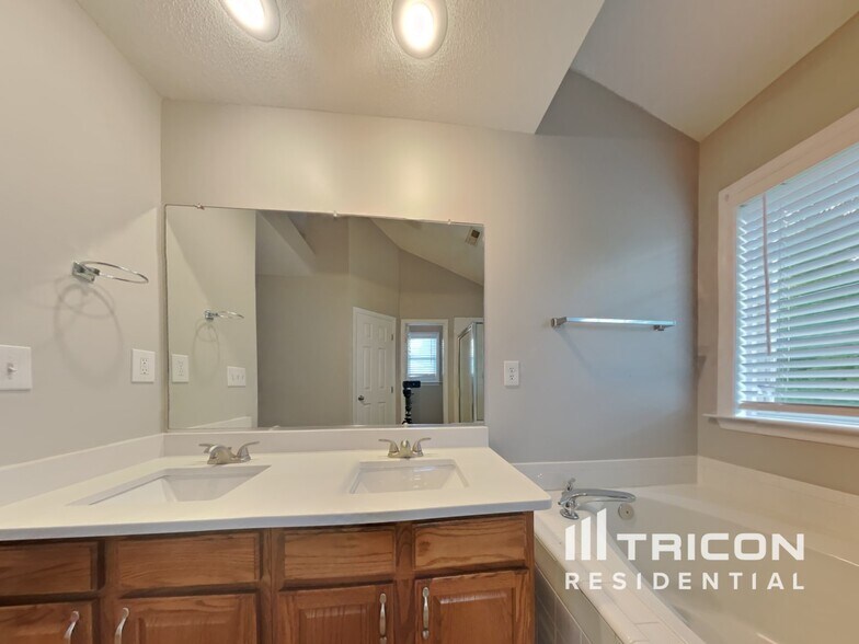 Building Photo - 1512 Ballard Ct