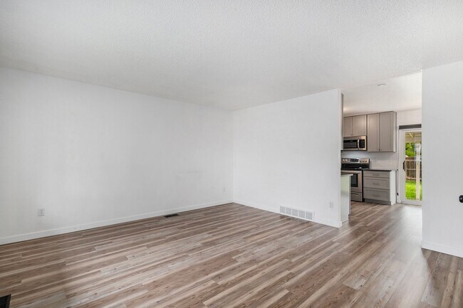 Building Photo - ? Move-in Ready & Fully Renovated! ?