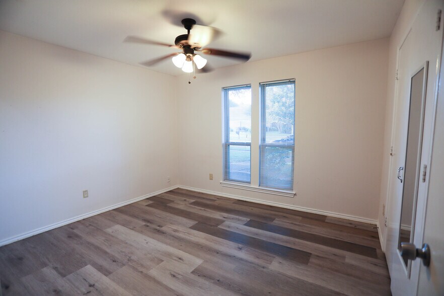 Building Photo - 1504 Flintwood Dr