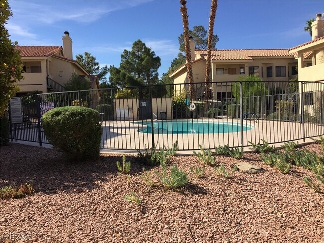 Primary Photo - 1209 N Buffalo Dr