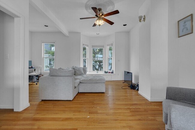 Building Photo - 12 Gates St