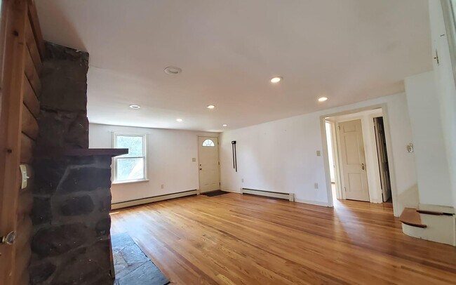 Building Photo - 351 Harriman Heights Rd