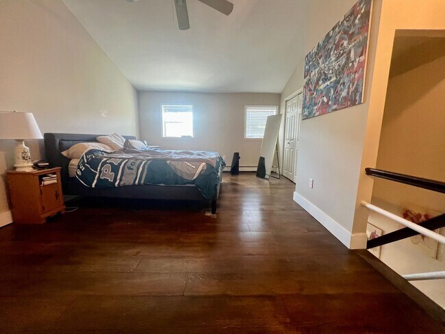 Building Photo - Gorgeous 1-Bedroom Bi-Level Apartment in Passyunk Square! Available NOW!