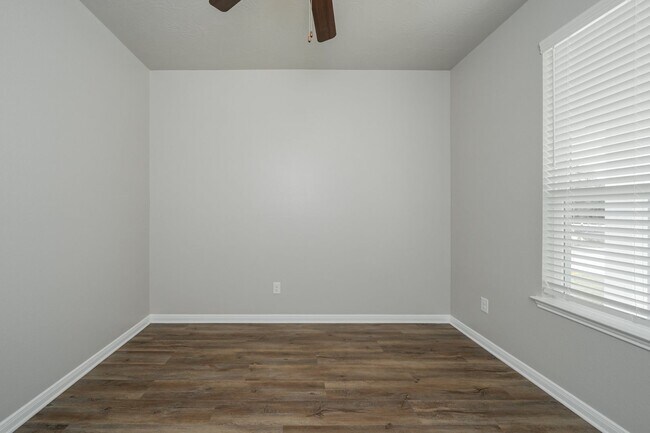 Building Photo - Live, love, and grow in this charming townhome!