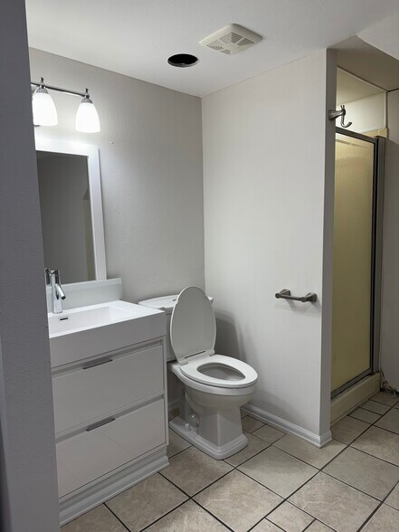 Building Photo - 841 Crisman Dr