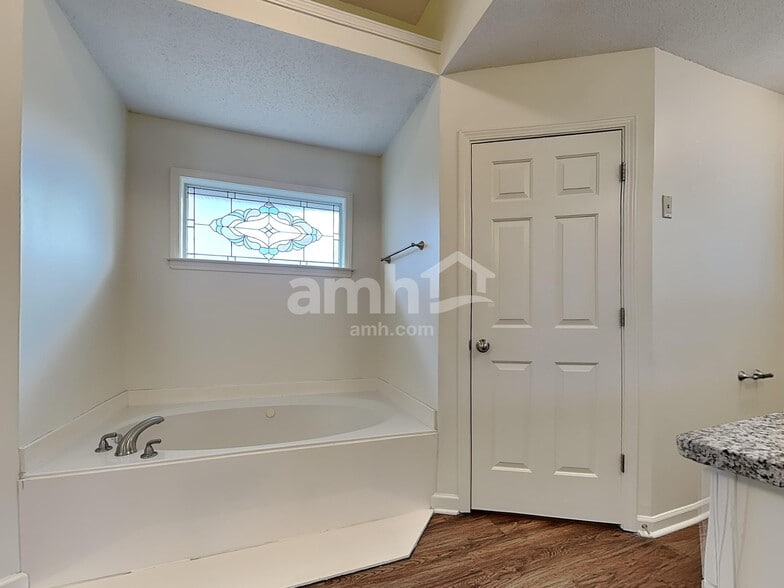 Building Photo - 4343 Shiney Point Cv