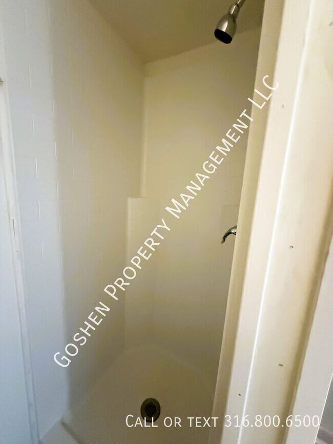 Building Photo - 1023 S Millwood Ave