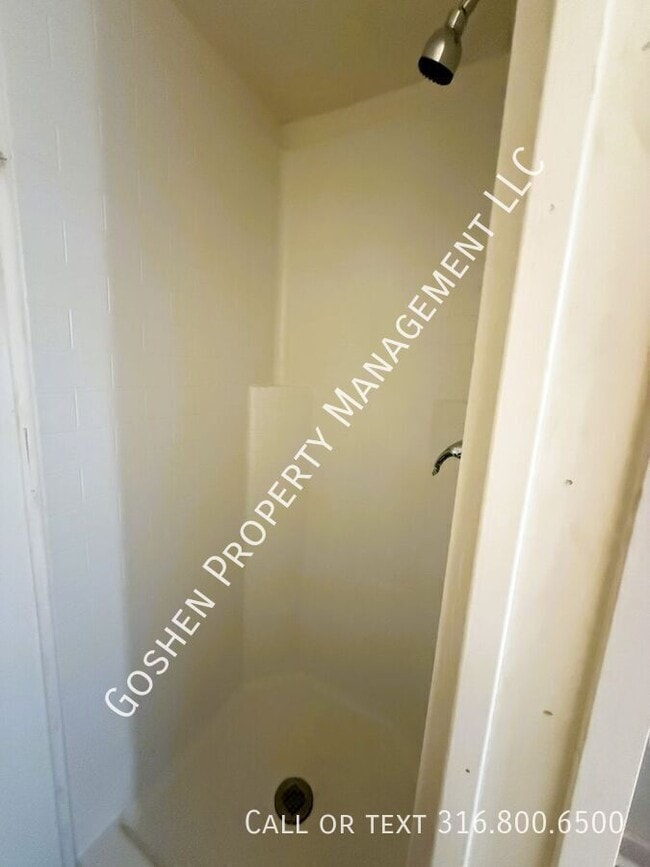 Building Photo - 1023 S Millwood-B