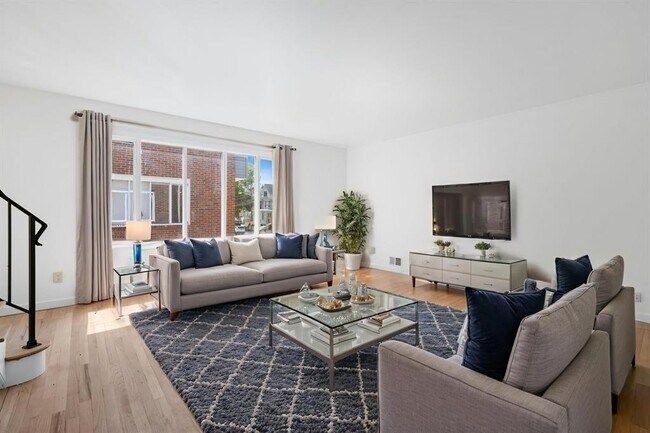 Building Photo - 43 W 30th St