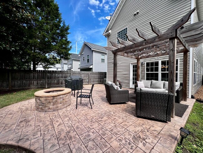 Building Photo - Charming Home Near Town Center VB with Lar...