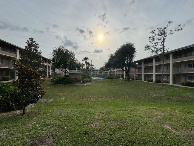 Building Photo - 139 Oyster Bay Cir