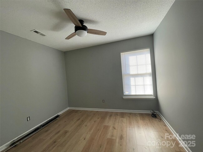 Building Photo - 1755 Rosewell Dr