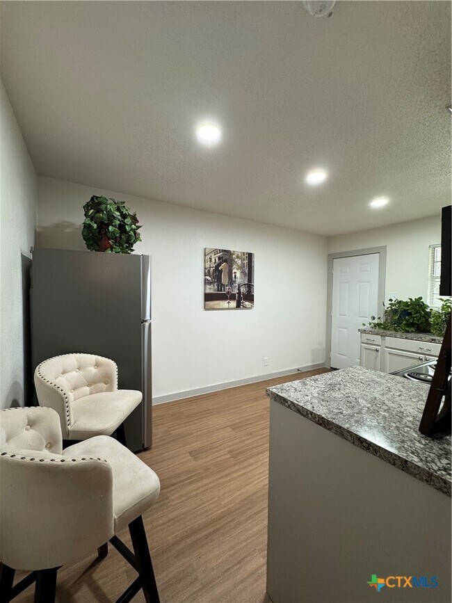 Building Photo - 2109 W Avenue B