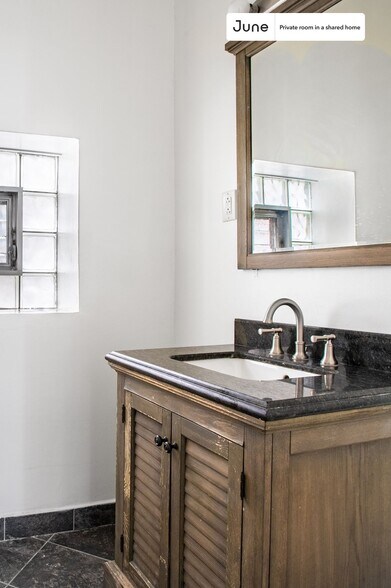 Building Photo - Room in Shared 3 bed/1 bath home