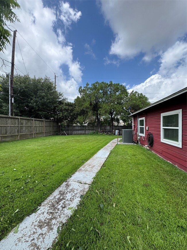 Building Photo - 6629 Corbin St