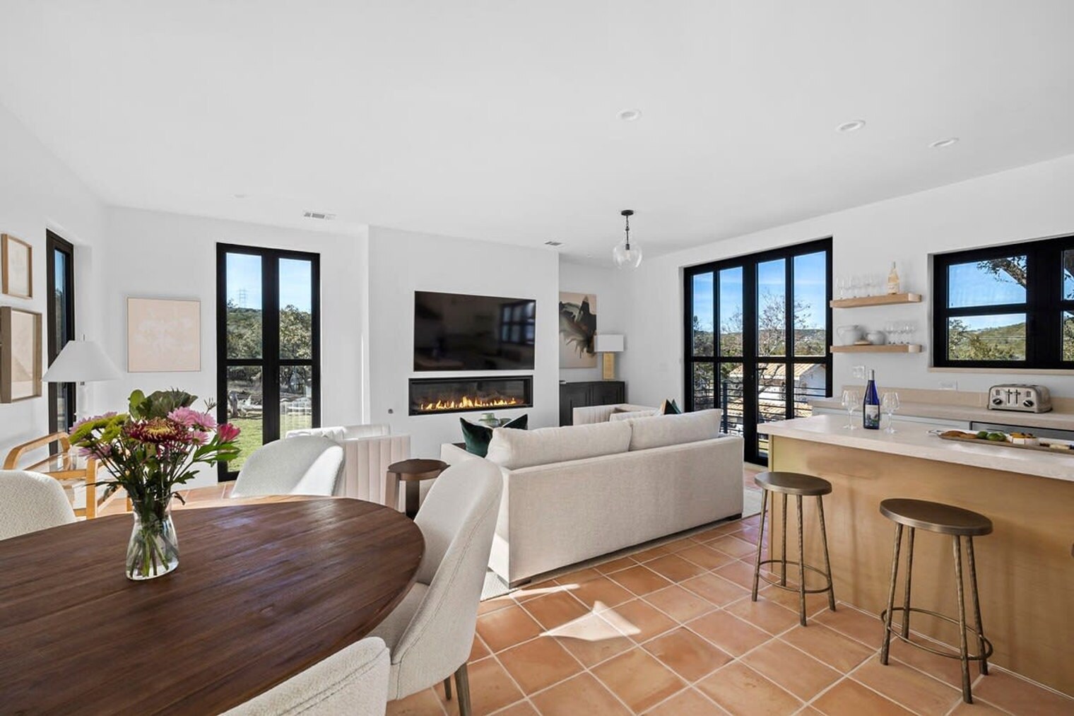 Building Photo - 2701 Bumble Bee Dr