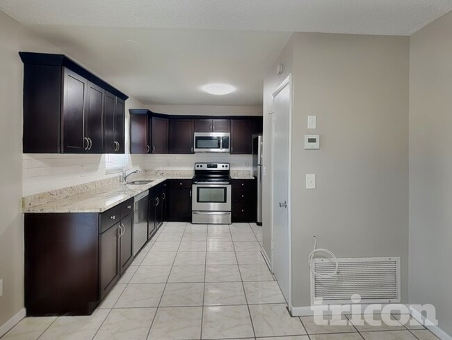 Building Photo - 12624 Eddington Rd