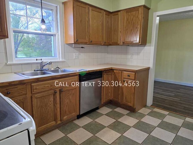 Building Photo - 1040 Stuart St NW