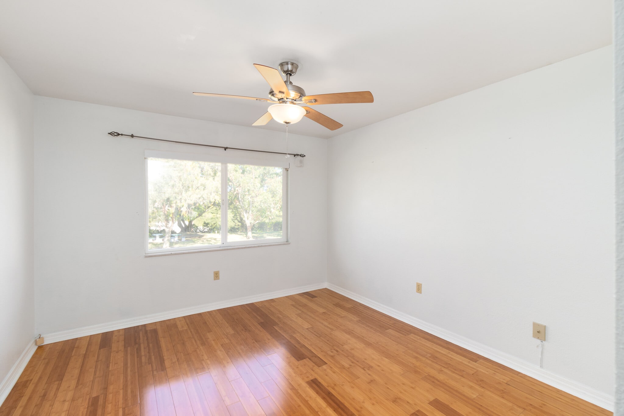 Lake View -Main Bedroom - 4550 Overlook Dr NE
