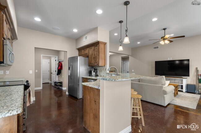 Building Photo - 7 Freedom Cir