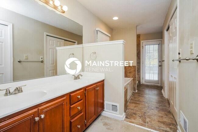 Building Photo - 3 Bedroom Pet-Friendly Home in Louisville,...
