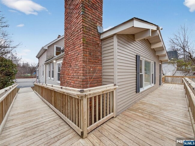 Building Photo - 114 Colony Ave