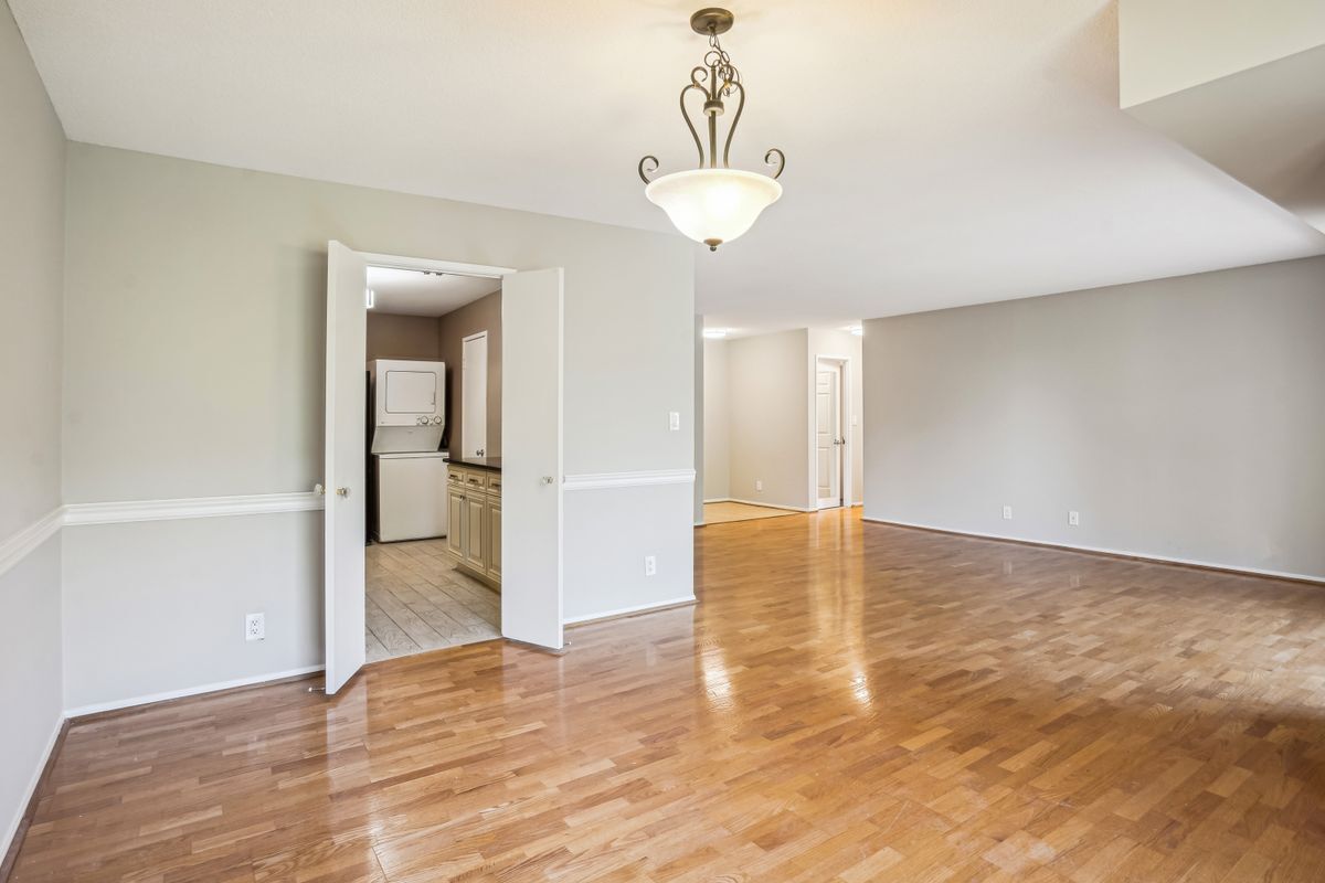 Building Photo - 8370 Greensboro Dr