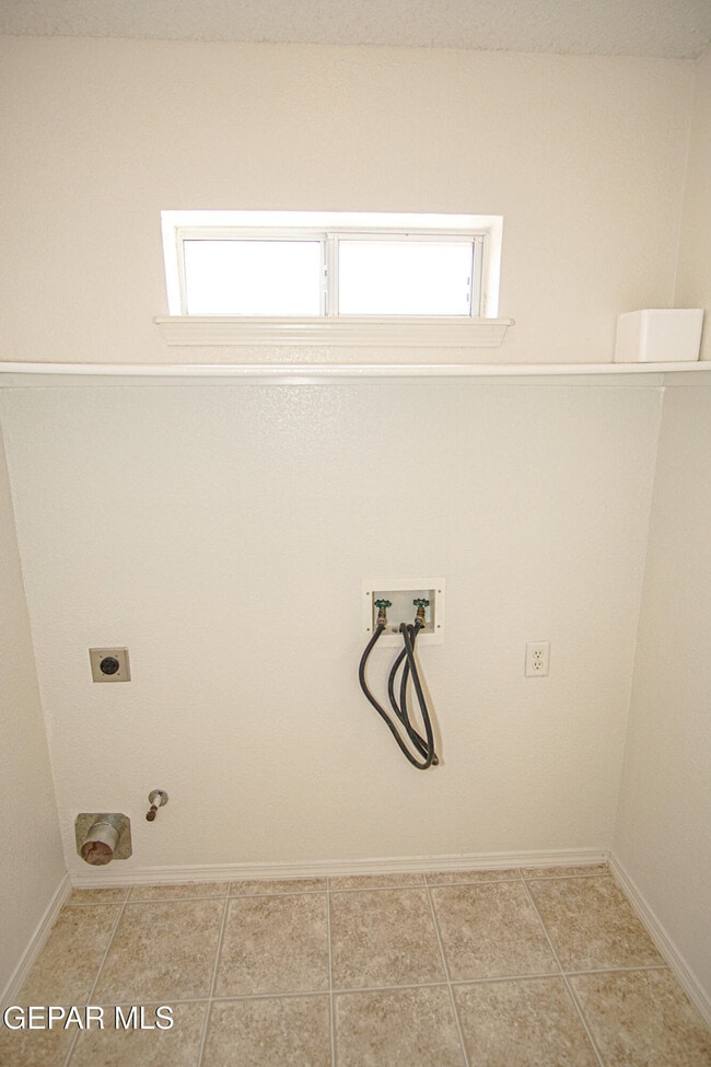 Building Photo - 6724 Dakota Ridge Dr