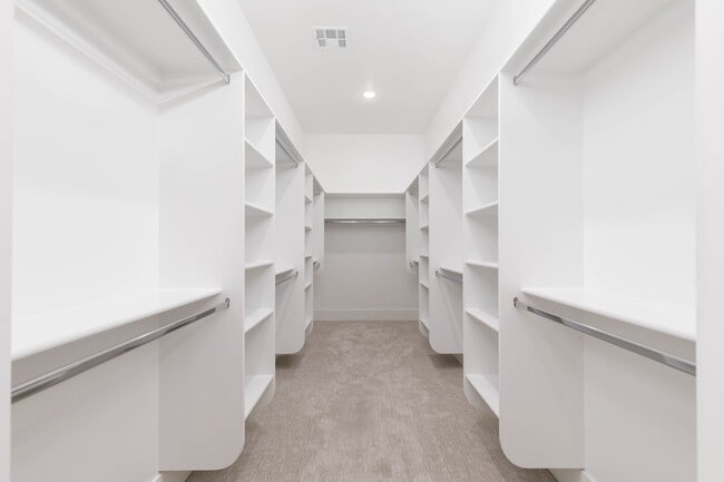 Building Photo - Gorgeous 5 bed 3.5 bath in Desert Canyons