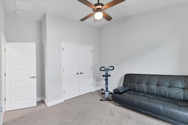 Building Photo - Welcome in to this beautiful Unfurnished -...