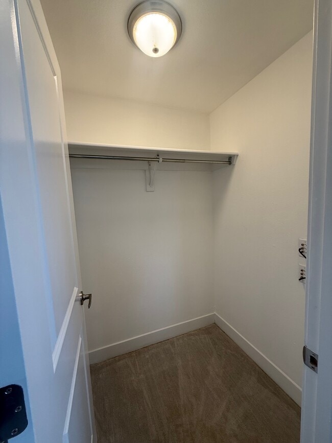 Building Photo - 2030 E 20th Ave