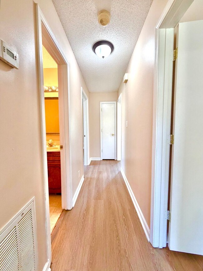 Building Photo - 1215 Marla Dr