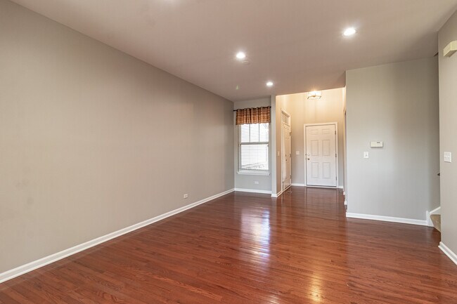 Building Photo - 1858 Crenshaw Cir